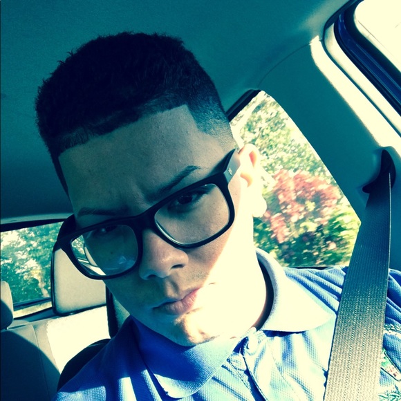 Profile Picture of Raymond Feliciano (@raiimond2929) on Poshmark