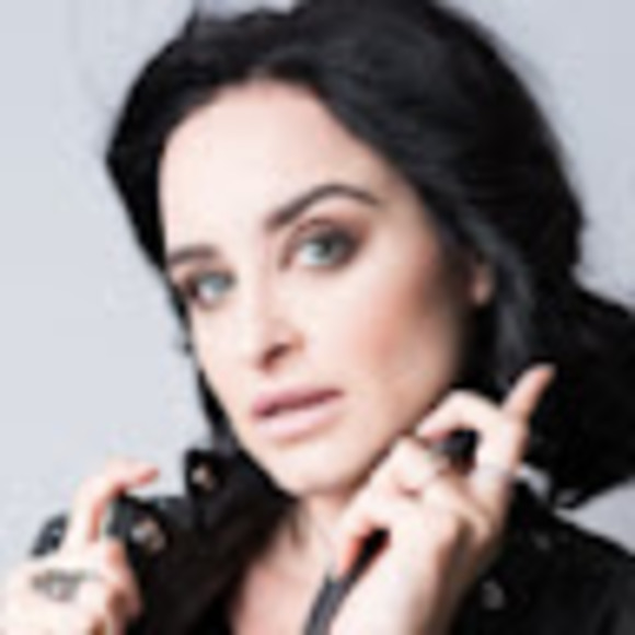 Profile Picture of Noelle Burch (@noellemburch) on Poshmark