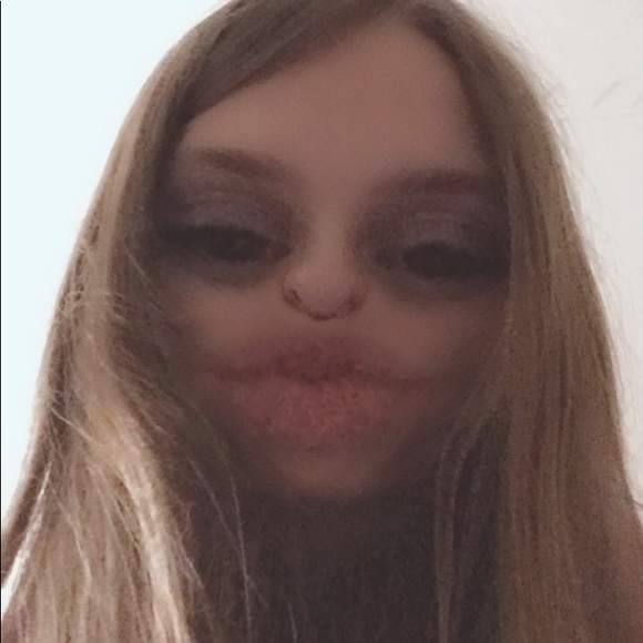 Ava Baumbach - Poshmark Profile Picture of Ava Baumbach (@avamarieb13) on Poshmark