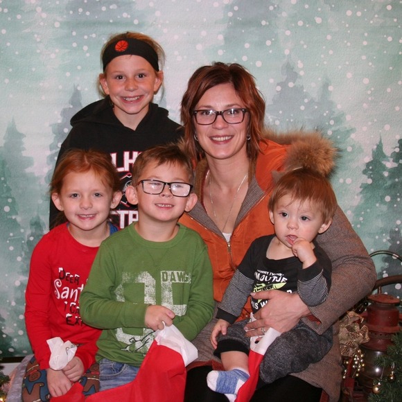 Profile Picture of Maggie Baalman (@mommy_maggie) on Poshmark