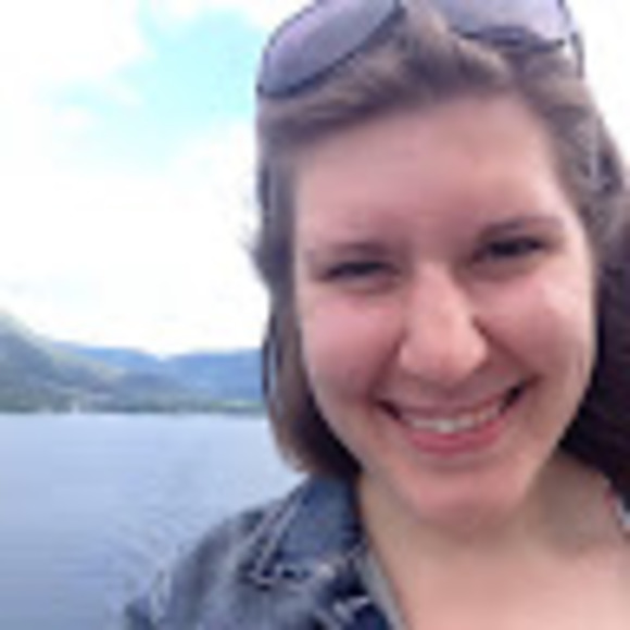 Profile Picture of Emily Roznowski (@emilyroznowski) on Poshmark