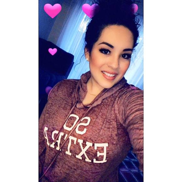 Profile Photo of Adria Garcia (@angarcia23) on Poshmark