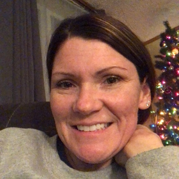 Profile Picture of Crystal Trainor (@ctrainor85) on Poshmark