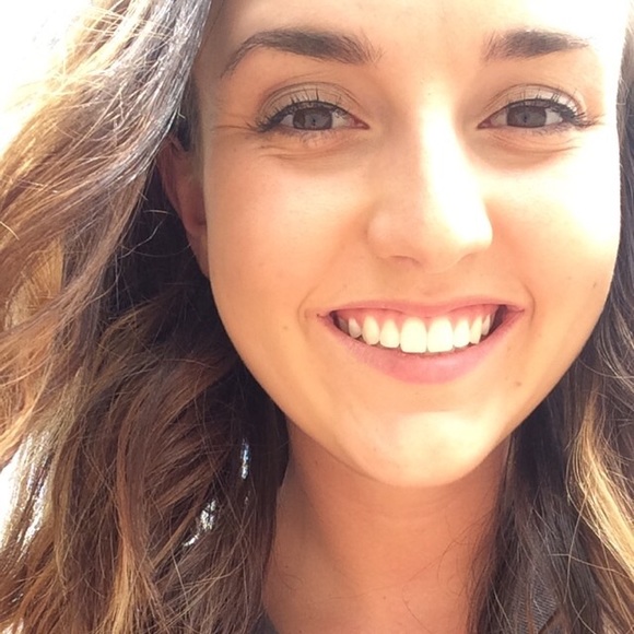 Profile Picture of Emily Keil (@emilyy_keil) on Poshmark