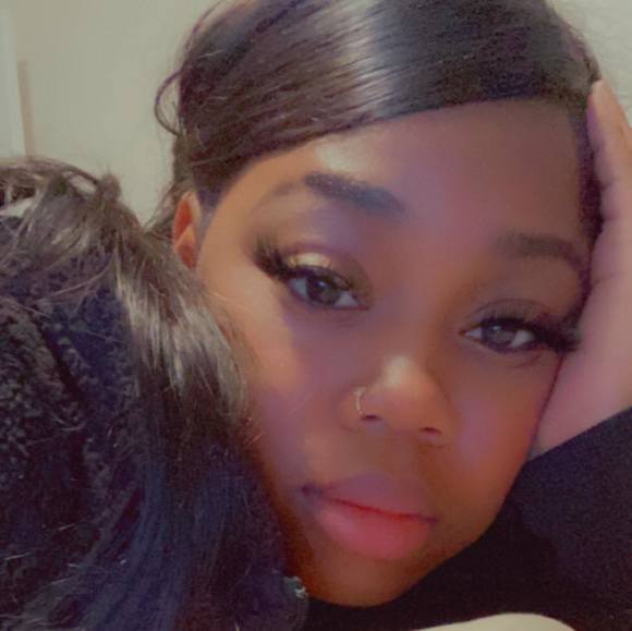 Nina Pembleton - Poshmark Profile Picture of Nina Pembleton (@missclassy_nina) on Poshmark