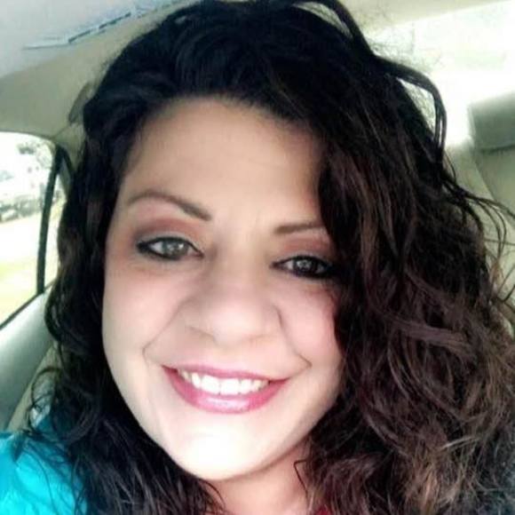 Profile Picture of April Strawbridge (@anicole1280) on Poshmark