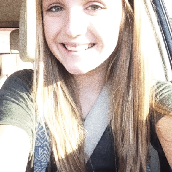 Profile Picture of Grace Whidden (@gracewhidden) on Poshmark