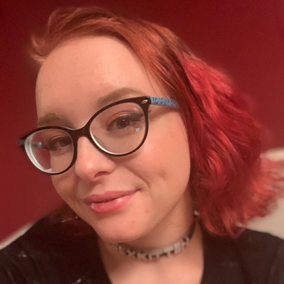 Brittany Bellury - Poshmark Profile Picture of Brittany Bellury (@bbellury) on Poshmark