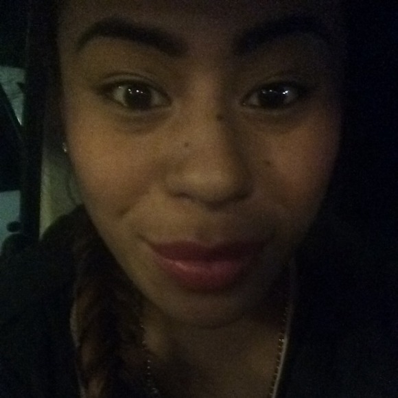 Profile Picture of Kerro Faaloto (@kerro) on Poshmark