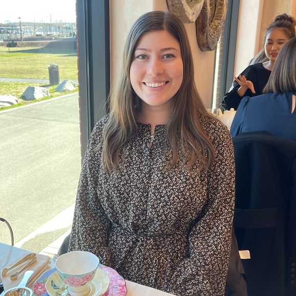 Profile Picture of Hanna Hotes (@hannahotes) on Poshmark