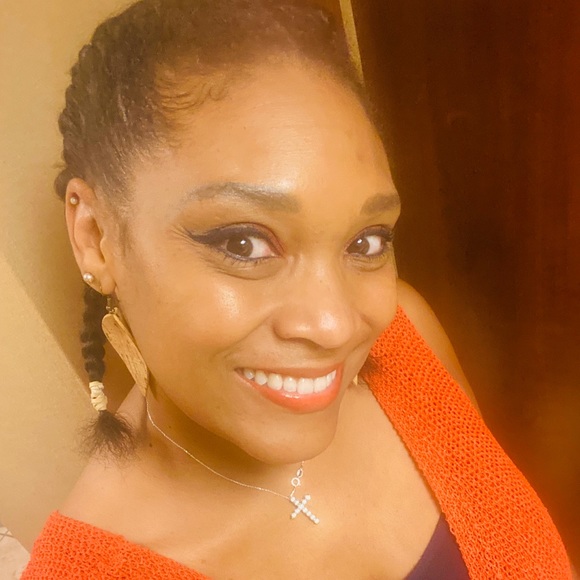 Profile Picture of Tania Chillous (@taniachillous) on Poshmark