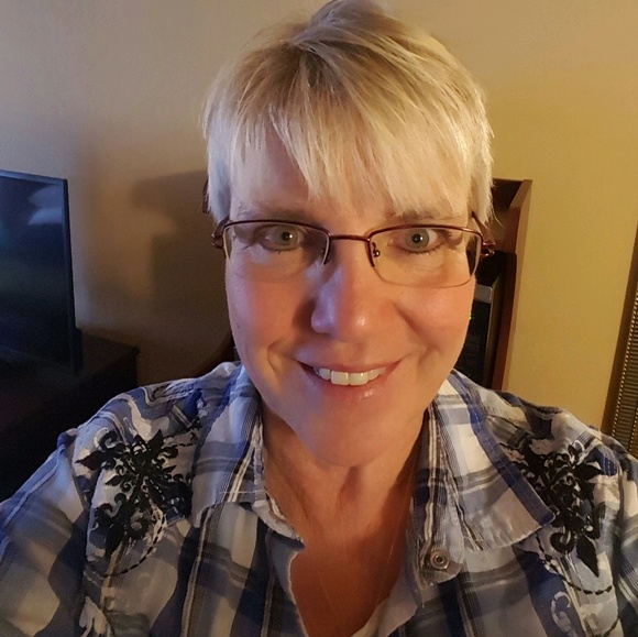 Profile Picture of Cathy Toben (@cathyjo63) on Poshmark