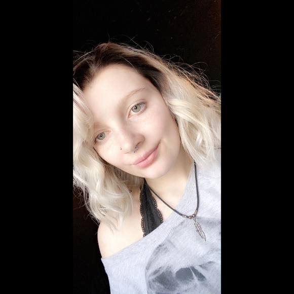 Profile Picture of Alyssa Wilcox (@alyssamax) on Poshmark