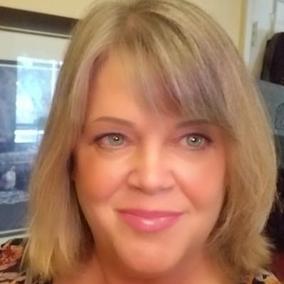 Profile Picture of Shelley Davis (@shelleyDmills) on Twitter