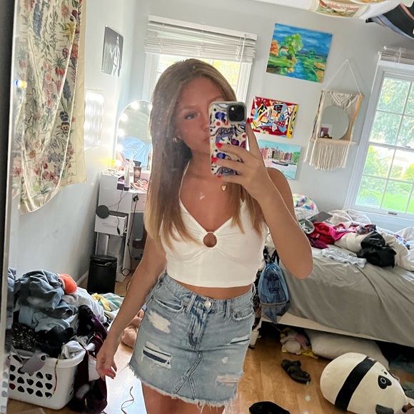 Profile Picture of Maddie Frizalone (@maddiefrizalone) on Poshmark