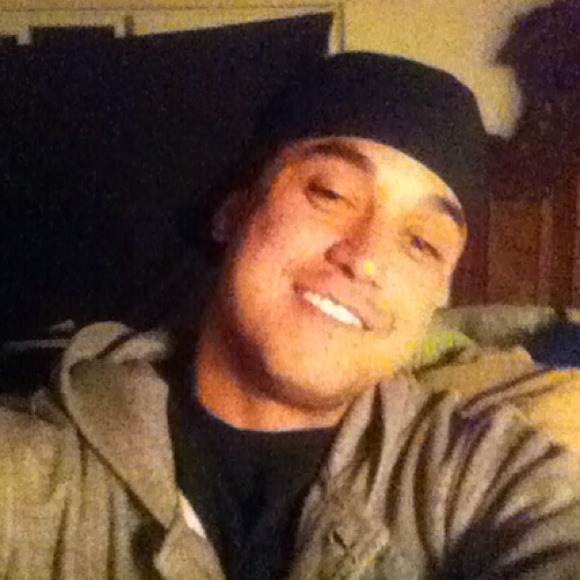 Profile Picture of Kanuha Kanaeholo (@kanuha) on Poshmark