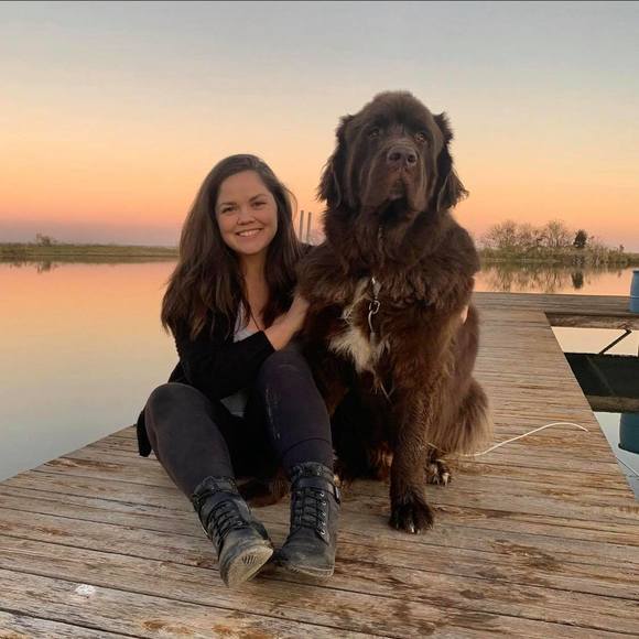 Profile Picture of Amanda Renyer (@mandareny) on Poshmark