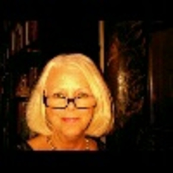 Profile Photo of Lynda Bush (@southwind) on Poshmark