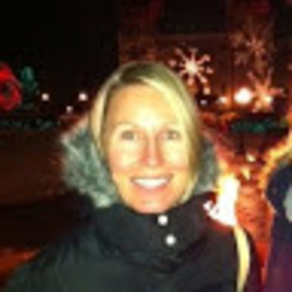 Profile Picture of Suzanne Smigliani (@suzsmig) on Poshmark