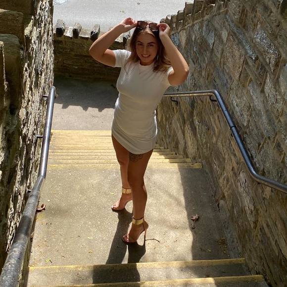 Profile Picture of Leah Haydt (@lkhaydt) on Poshmark