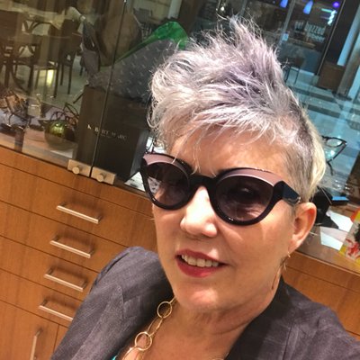 Profile Picture of Sue Ford (@1000oaksStyle) on Twitter