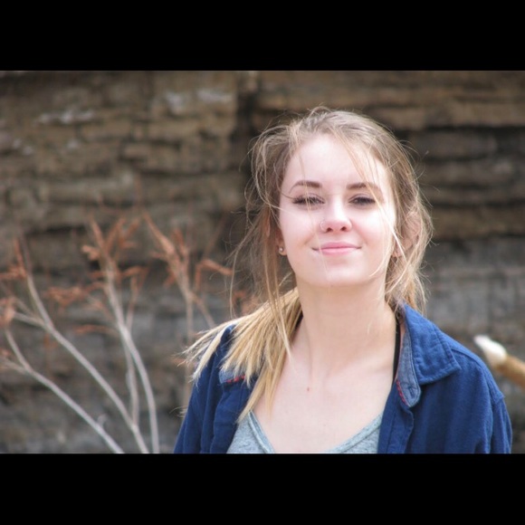 Profile Picture of Jenna Mansfield (@jenna_mansfield) on Poshmark