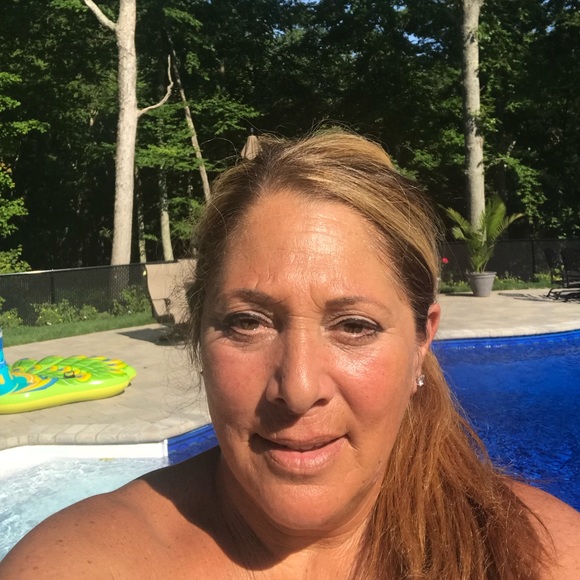 Profile Picture of Lisa Jankovich (@lisalele12) on Poshmark