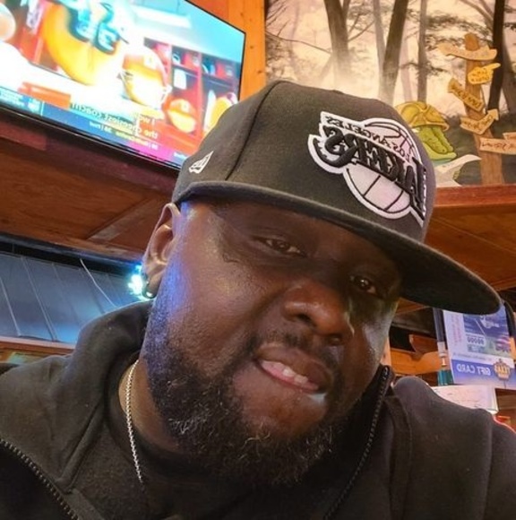 Profile Picture of Barry Lewis (@barrylewis219) on Poshmark