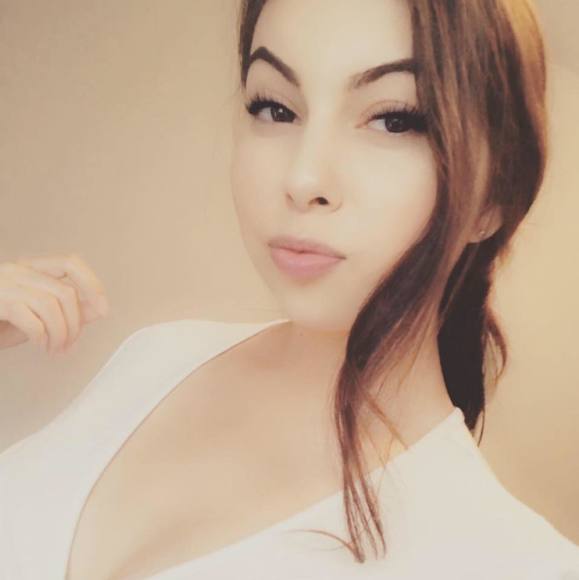 Profile Picture of Cassandra Augustine (@cassaugustine) on Poshmark