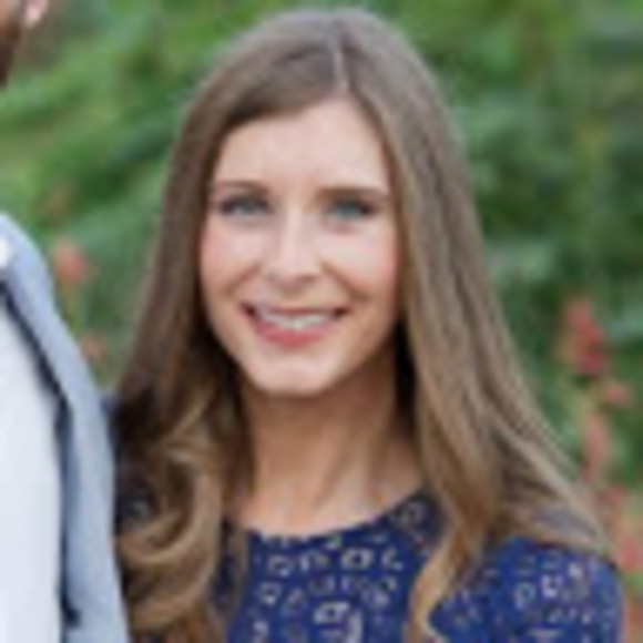 Profile Picture of Claire Larsson (@clairelarsson) on Poshmark