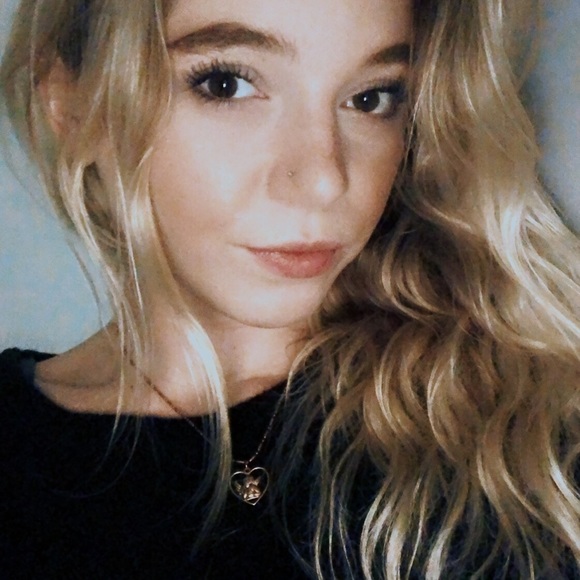 Brianna Klee - Poshmark Profile Picture of Brianna Klee (@briannaklee123) on Poshmark