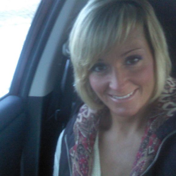 Profile Picture of Danielle Luxa (@daniluxa11) on Poshmark