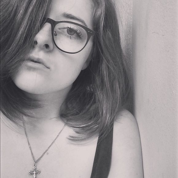 Profile Picture of Olivia Akerly (@olivia0515) on Poshmark