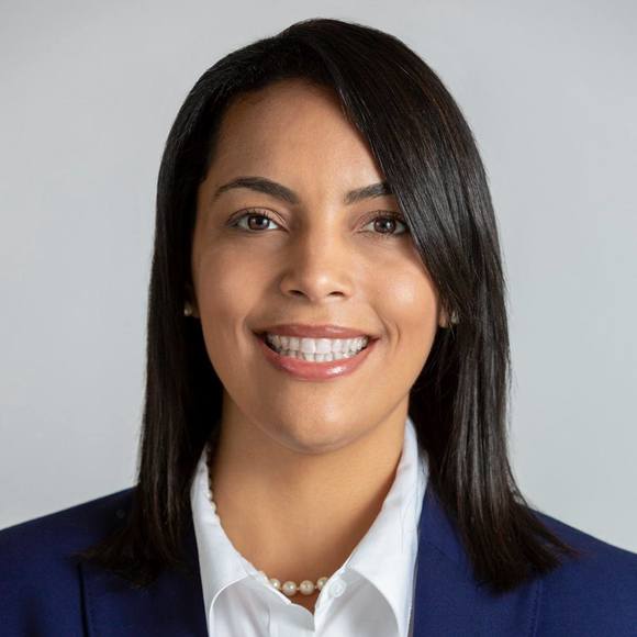 Profile Picture of Leslie Puzo (@puzo) on Poshmark