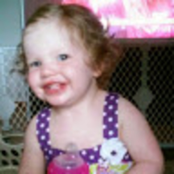 Profile Picture of Joanne Pellegrino (@electra2020) on Poshmark