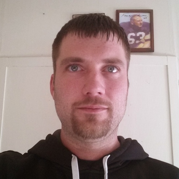 Profile Picture of Travis Mentink (@travmanad) on Poshmark