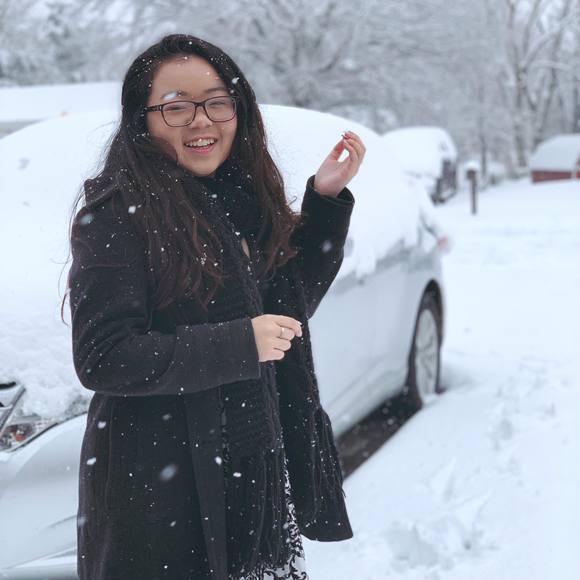 Profile Picture of Kim Linh (@kim1602) on Poshmark