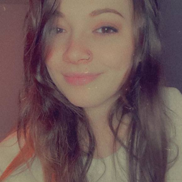 Profile Picture of Emily Jines (@emilyjines) on Poshmark