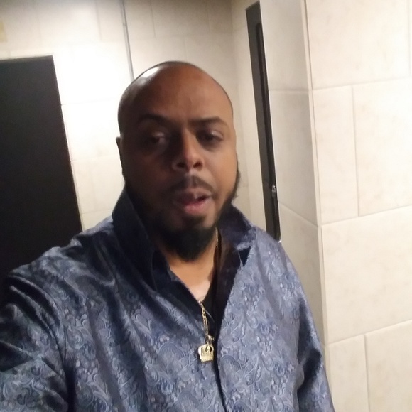 Profile Picture of Jason Barksdale (@jason_barksdale) on Poshmark