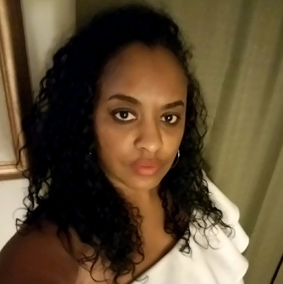 Profile Picture of Erika Harvey (@erharvey1) on Poshmark