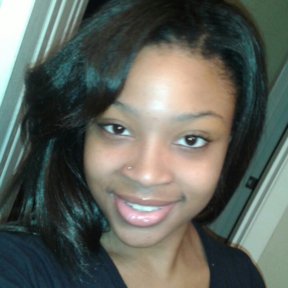 Profile Picture of Erin Denson (@marcelle2) on Poshmark