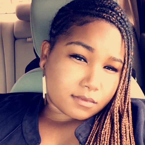 Profile Picture of Kelsey Simpkins (@dimples1124) on Poshmark