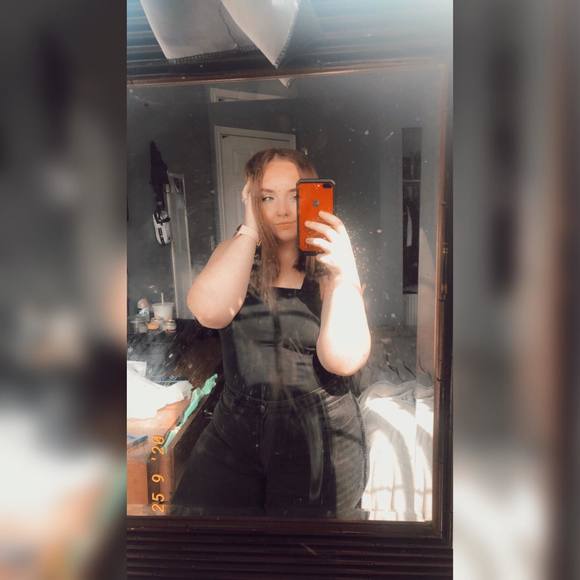 Profile Picture of Lasandra Longhurst (@lasandra024) on Poshmark