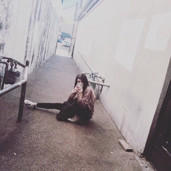 Profile Picture of Violet Cox (@violetxcox) on Poshmark