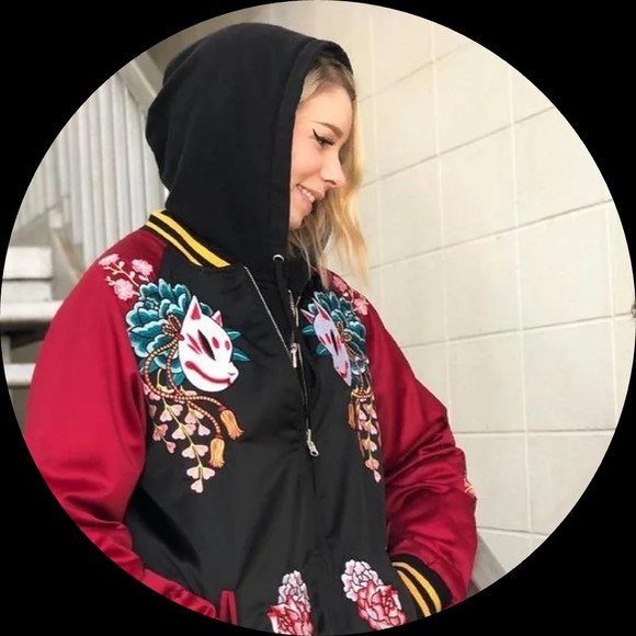 Profile Picture of Nikkie Stinchcombe (@nyx_____) on Poshmark