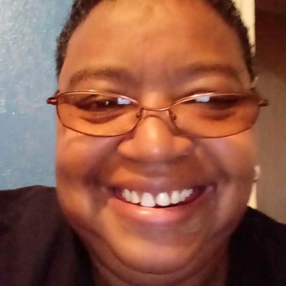 Profile Picture of Roxanne Mackenzie-shaw (@obanyoko) on Poshmark