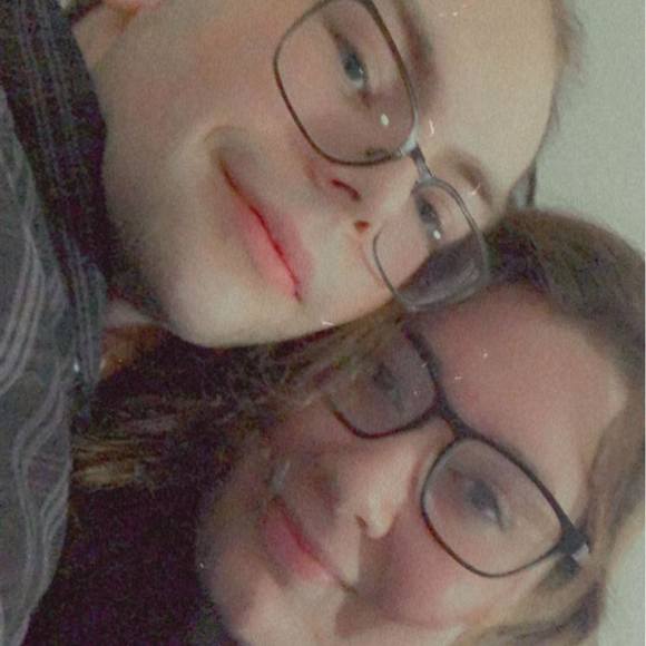 Ashley Reidlinger - Poshmark Profile Picture of Ashley Reidlinger (@areidlinger) on Poshmark