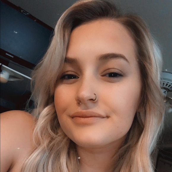 Profile Picture of Morgan Starrett (@morganstarrett) on Poshmark