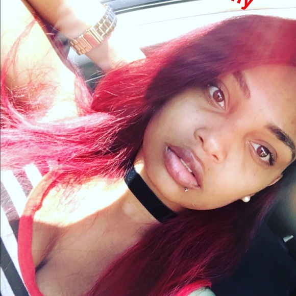 Profile Picture of Lejeuena Ragas (@lejeuenaragas) on Poshmark