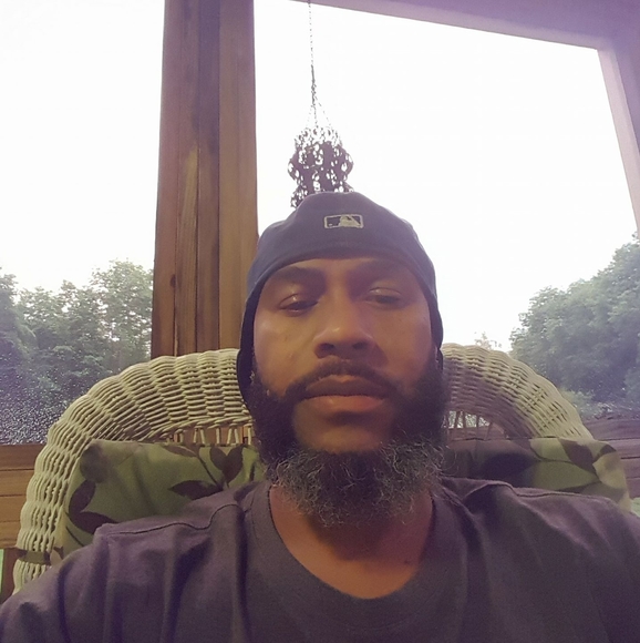 Profile Picture of Tony Gomes (@tgomes34) on Poshmark